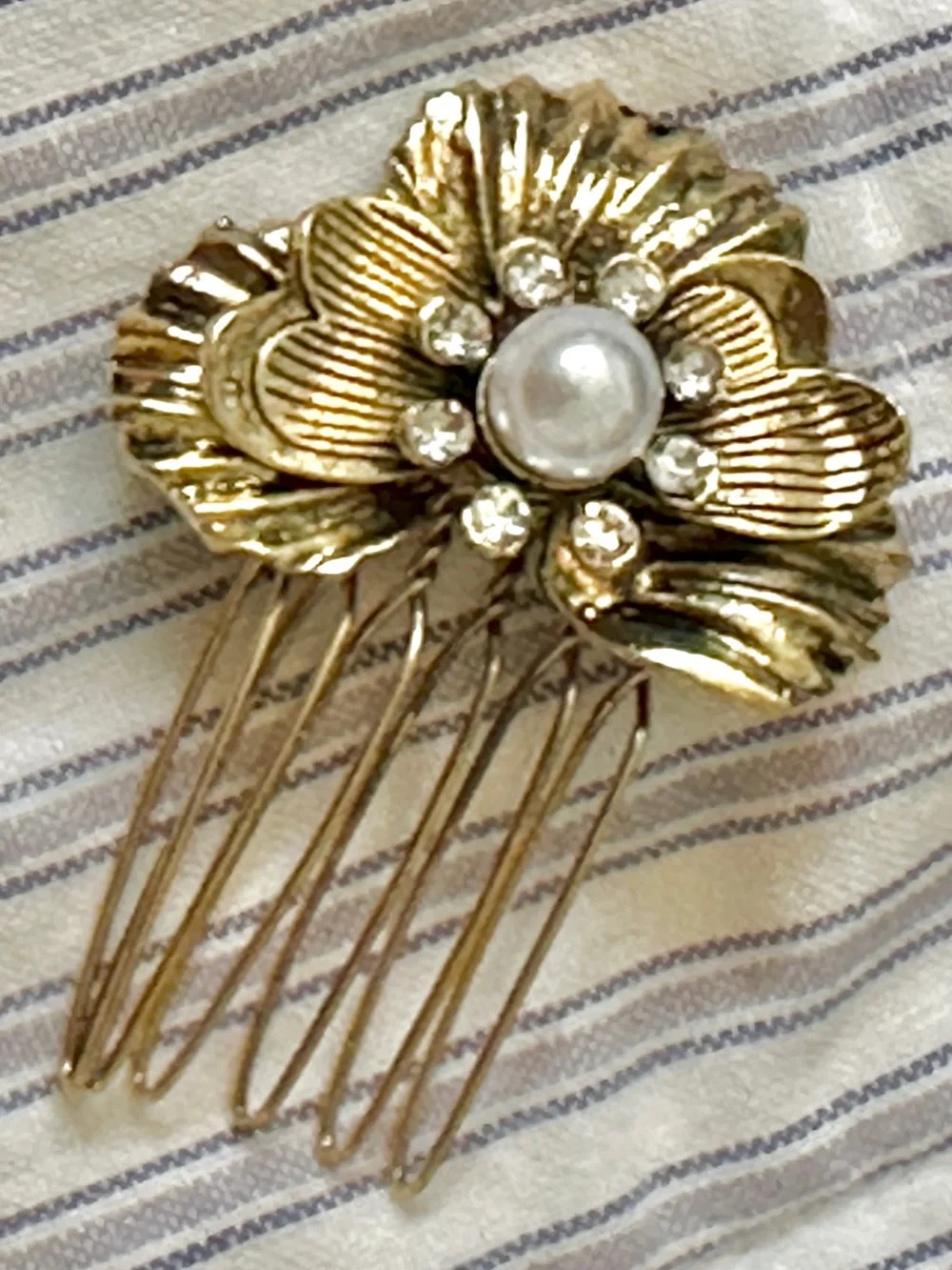 Floral Hair Comb Flower Clear Stones white bead, gold tone, small vintage style